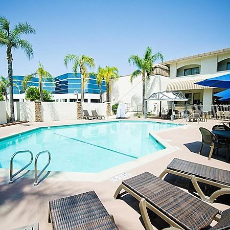 Hotel D'Lins Ontario Airport Ngoại thất bức ảnh