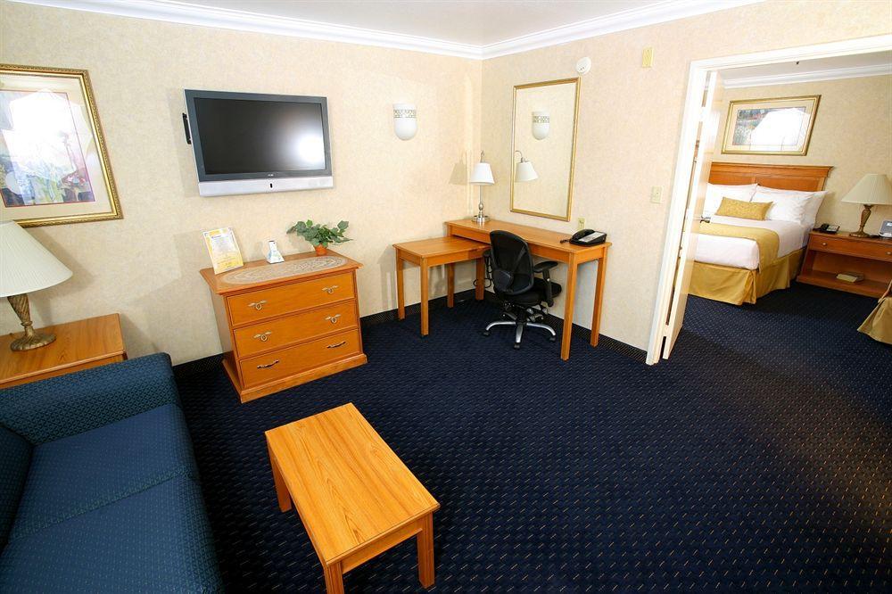 Hotel D'Lins Ontario Airport Ngoại thất bức ảnh