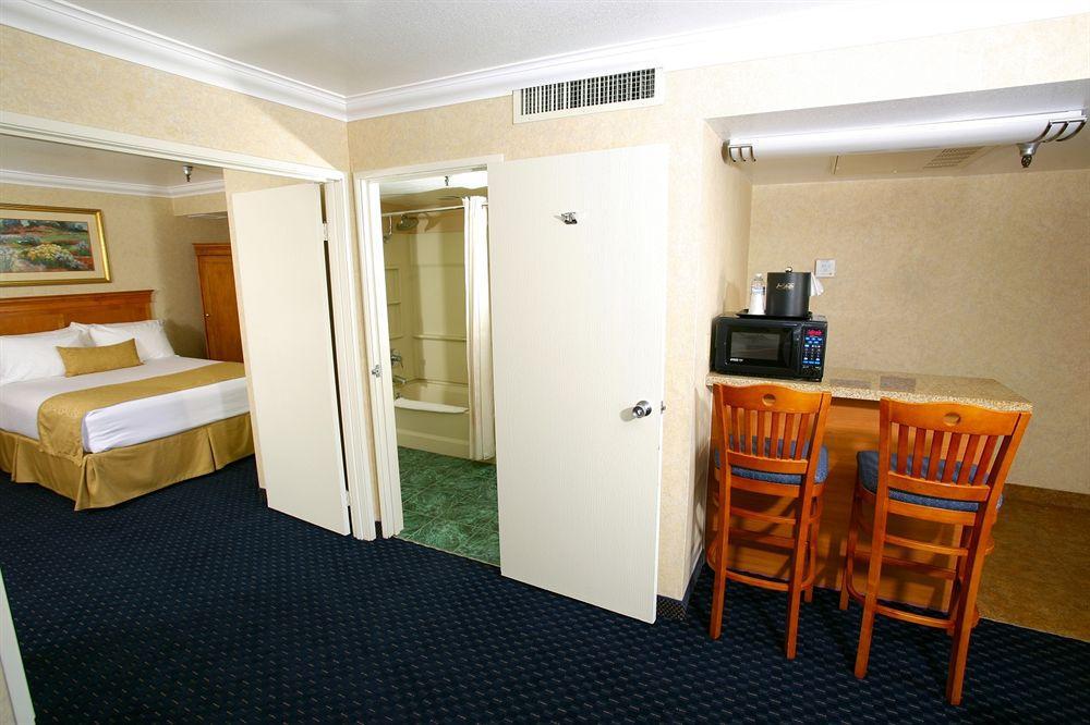 Hotel D'Lins Ontario Airport Ngoại thất bức ảnh